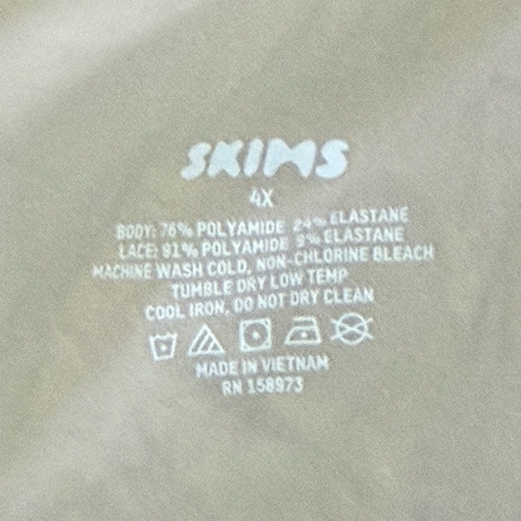 Skims Fits Everybody Lace Slip Dress Sand 4X NWT ***DISCOUNTED SHIPPING*** - Picture 2 of 5